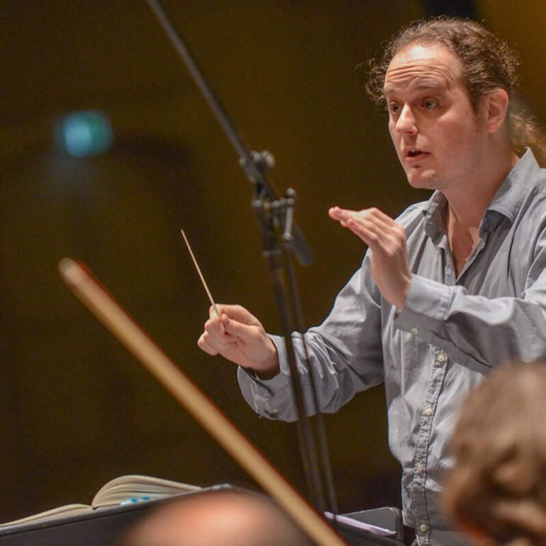 Alejandro Jassán, Dirigentenwerkstatt